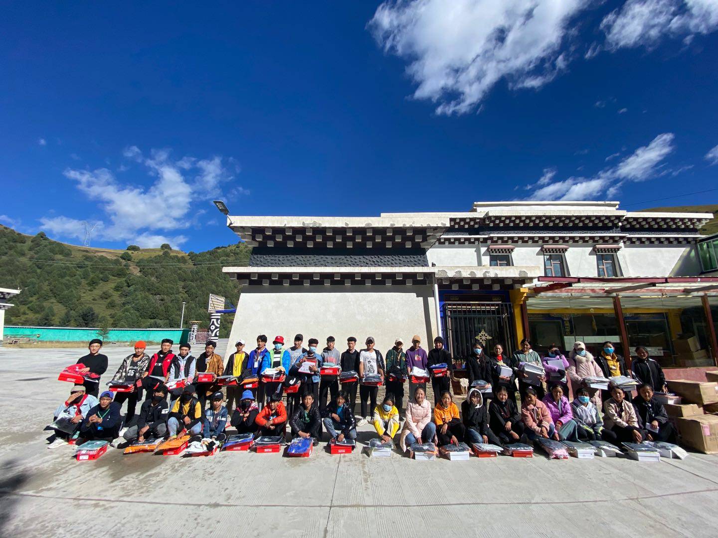 乐动网站平台-乐动(中国)一站式服务平台公益回顾丨家国同欢月同圆 温暖满载甘孜州(图8) 乐动网站平台-乐动(中国)一站式服务平台公益回顾丨家国同欢月同圆 温暖满载甘孜州(图8)